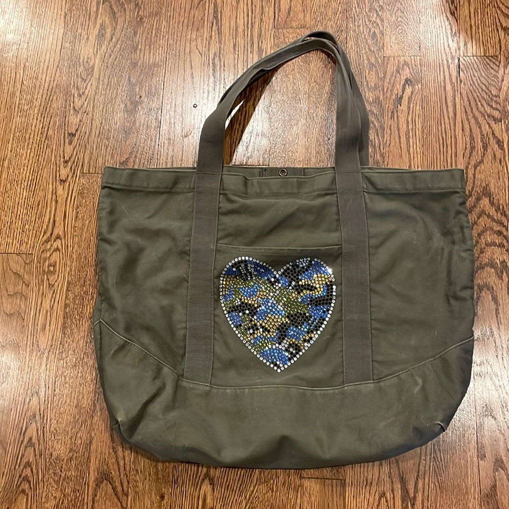 Authentic Pigment large canvas tote bag army green with rhinestone camo heart